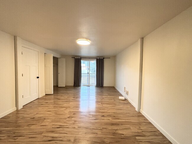 Building Photo - 11299 Woodhill Dr
