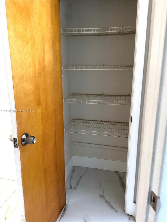 Building Photo - 1945 Pierce St