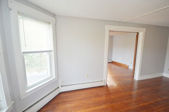 Building Photo - 38 Cascade St