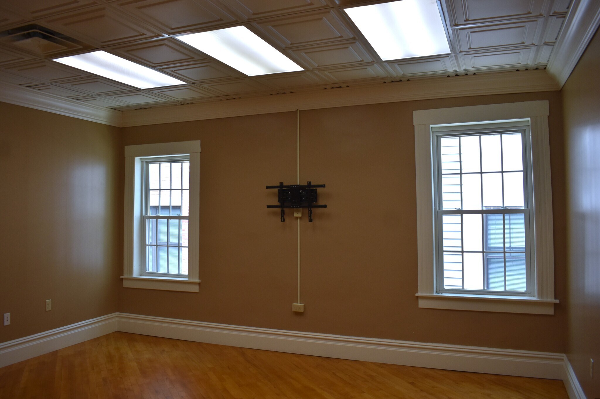 Building Photo - 270 Pleasant St