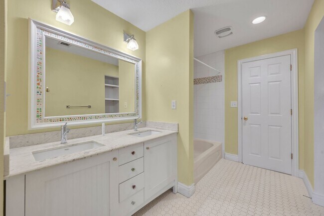Building Photo - Gorgeous Winter Park Home