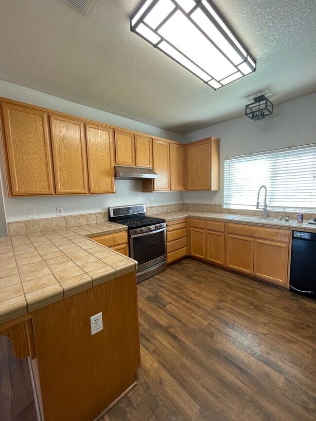 Building Photo - Luxury 3 Bed / 2 Bath Home with Pool and Solar Panels – Available 4/1/2026