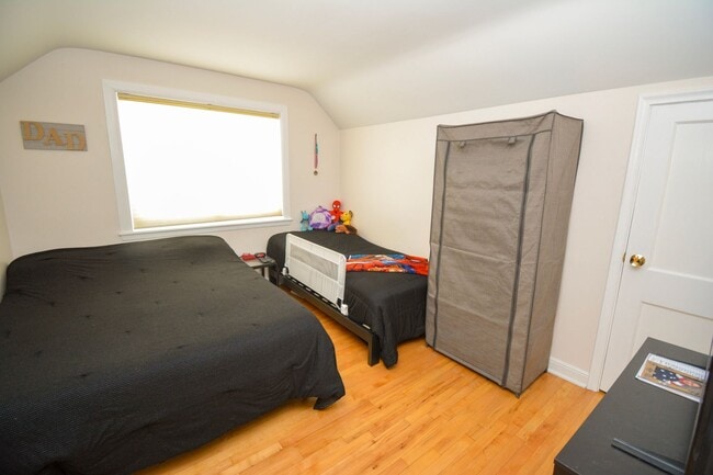 Building Photo - Bright & beautiful home at the end of a quiet cul de sac