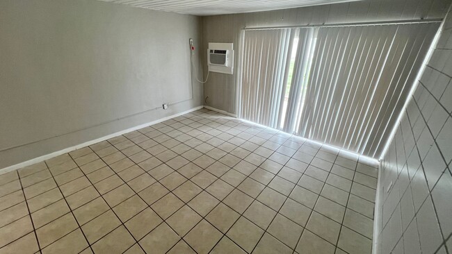 Building Photo - "Second Month of Rent FREE" Charming Studi...