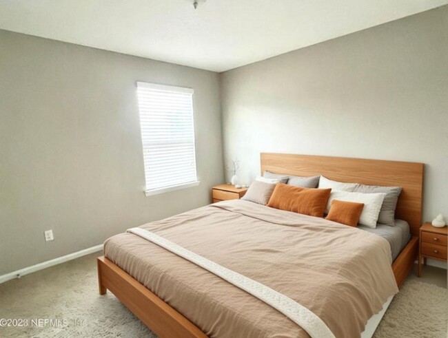 Building Photo - Large 4 bedroom home