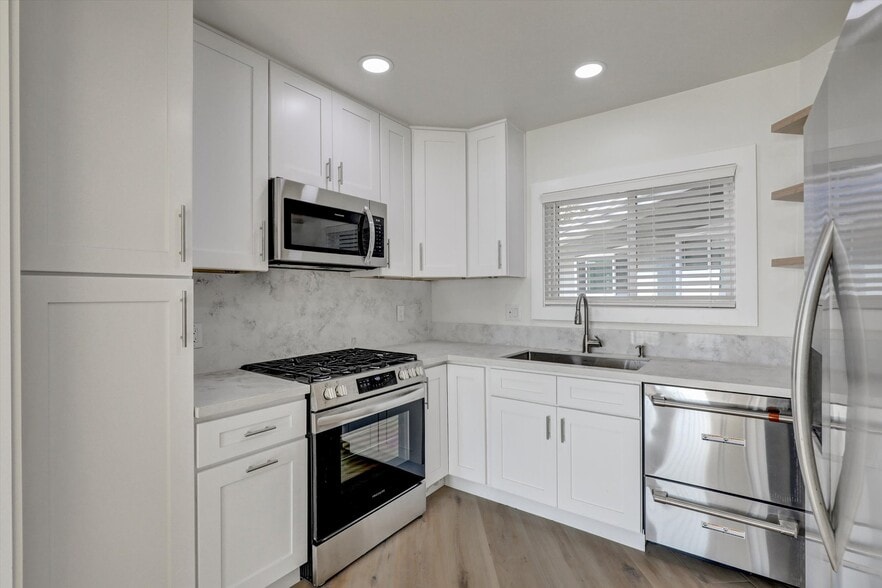 Building Photo - 811 Buena Vista