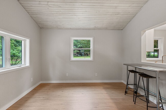 Building Photo - 1688 S Aurora Ln