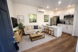 Building Photo - 119 W 26th Ave