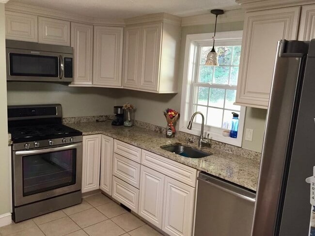 Building Photo - 22 Sunrise Dr