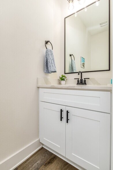 Building Photo - 536 N De Villiers St