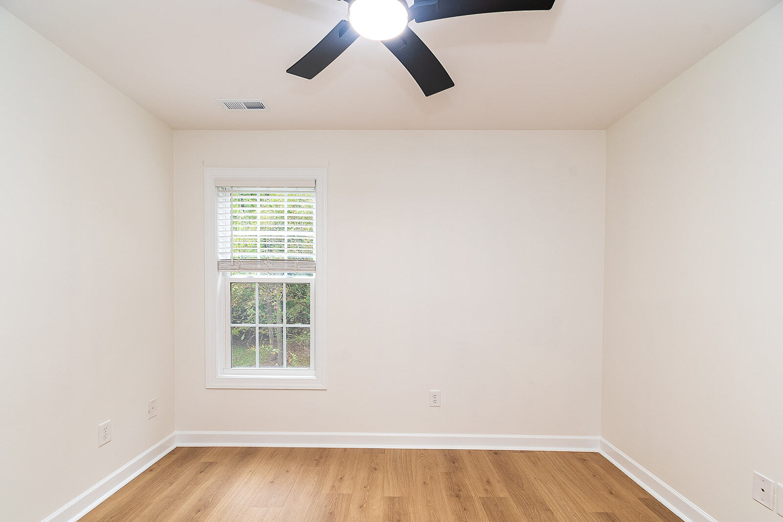 Building Photo - 729 Stadium Dr