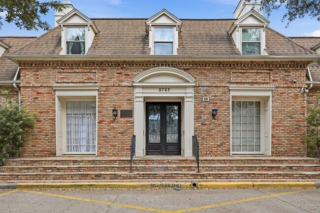 Building Photo - 2727 Briarhurst Dr