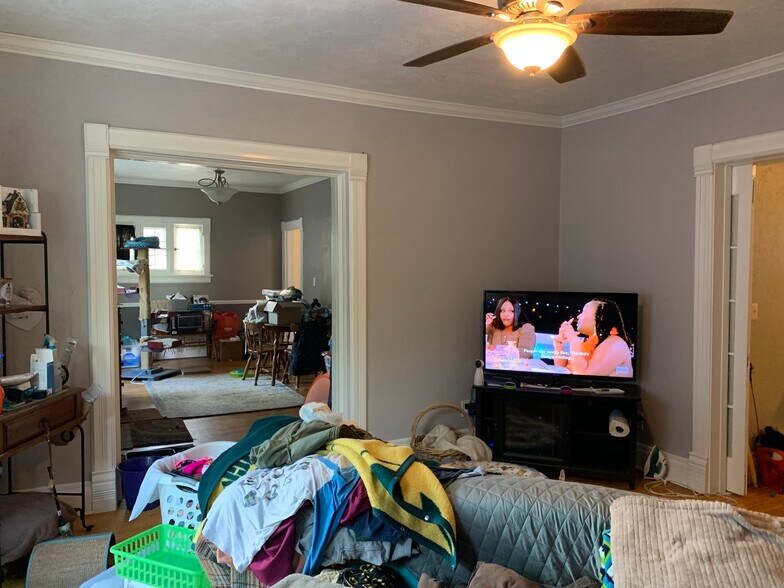 Living Room - 1667 Doty St