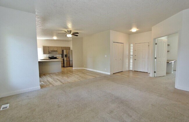 Building Photo - Immaculate Single-Level Home
