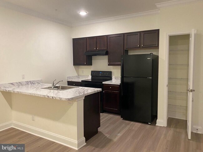 Building Photo - 1812 Main St