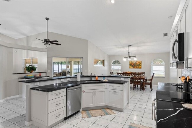 Building Photo - 61 Farmsworth Dr