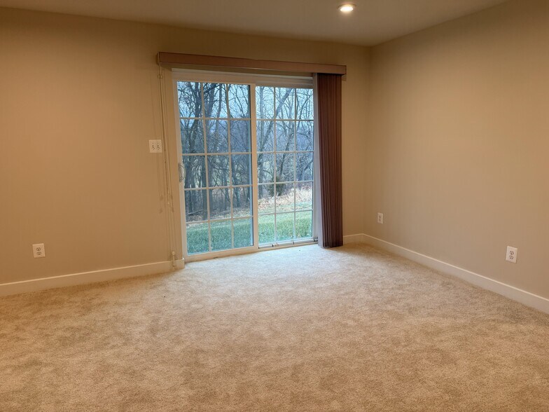 Walkout Basement - 3212 Vanessa Dr