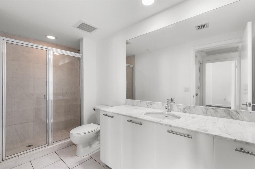 Building Photo - 951 Brickell Ave