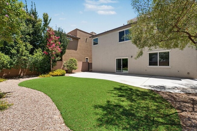 Building Photo - 10429 Deer Heights St