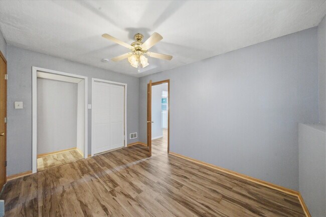 Building Photo - Move-In Ready Split-Level with Open Floor Plan