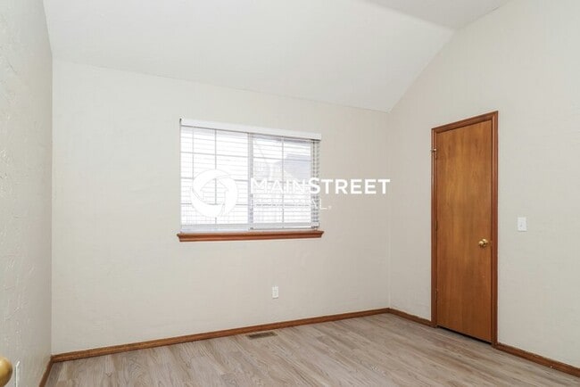 Building Photo - 4 Bedroom Pet-Friendly Home in Oklahoma City, OK with Main Street Renewal