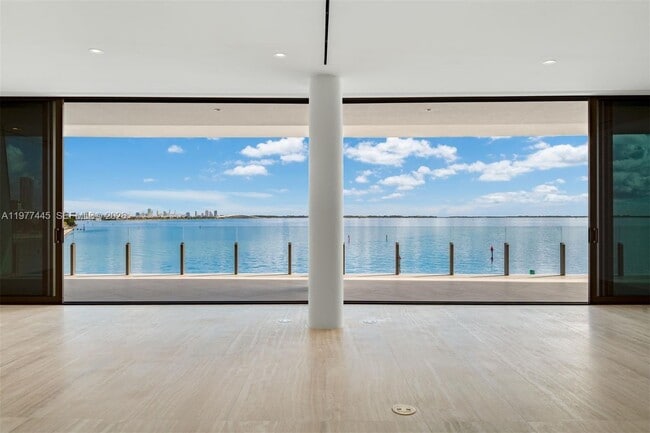 Building Photo - 5 Grove Isle Dr