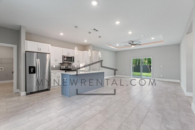 Building Photo - ONE MONTH FREE RENT! Modern, energy effici...