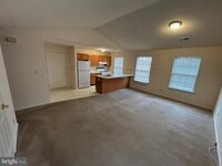 Building Photo - 420 W 8th St