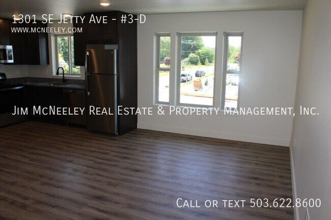 Building Photo - 1301 SE Jetty Ave
