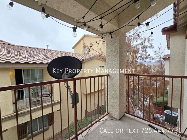 Building Photo - 5950 Barbosa Dr