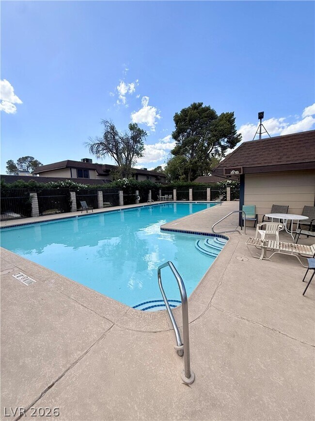 Building Photo - 6132 Meadowgrass Ln