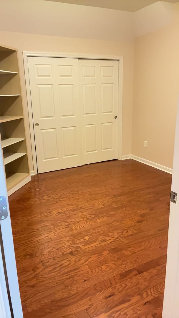 Building Photo - Nice Three-bedroom Two Car Garage corner lot
