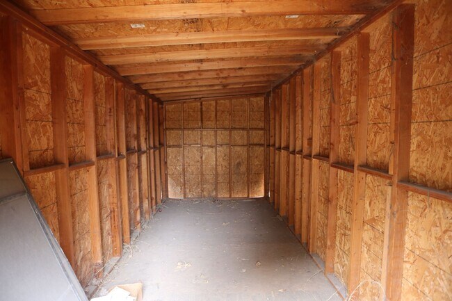 Building Photo - Country Living in the City