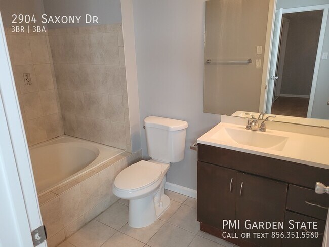 Building Photo - 2904 Saxony Dr