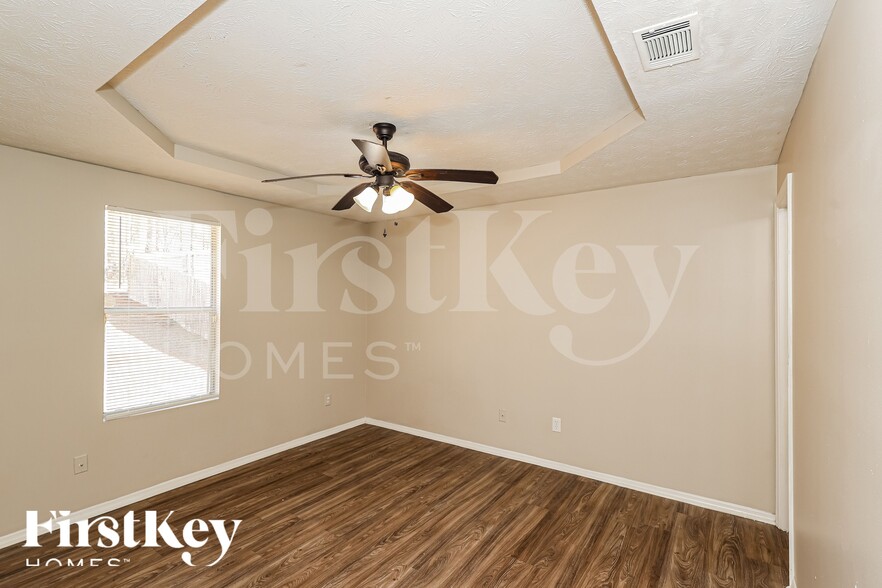 Building Photo - 6450 Peppermill Ln