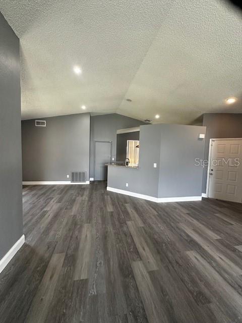 Building Photo - 3039 Stillwater Dr