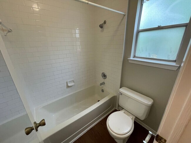 Building Photo - 513 Sierra Cove