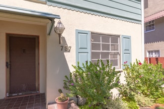 Building Photo - 757 E Doran St