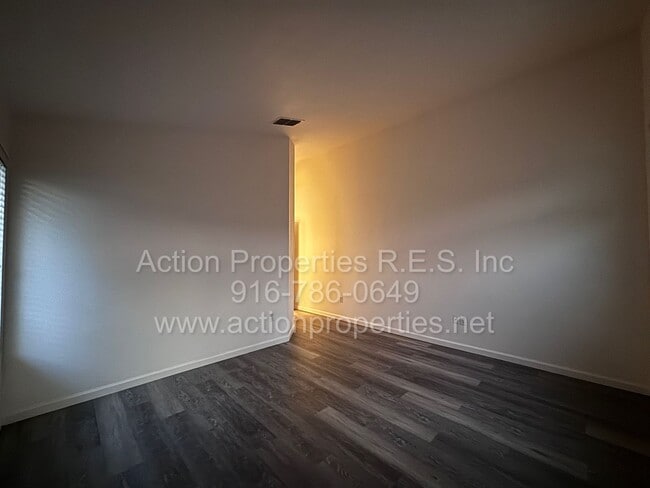 Building Photo - Single Story in Sun City 55+ Community - Access to all Amenities Included - Low Maintenance Yards!