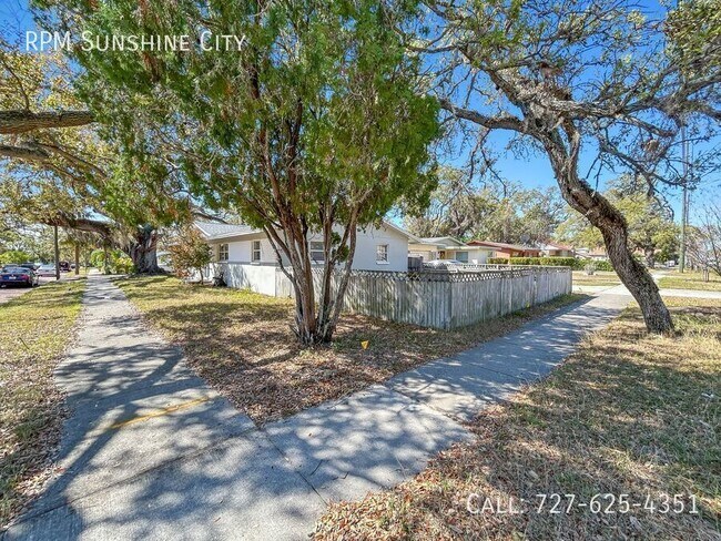 Building Photo - 2201 26th St S