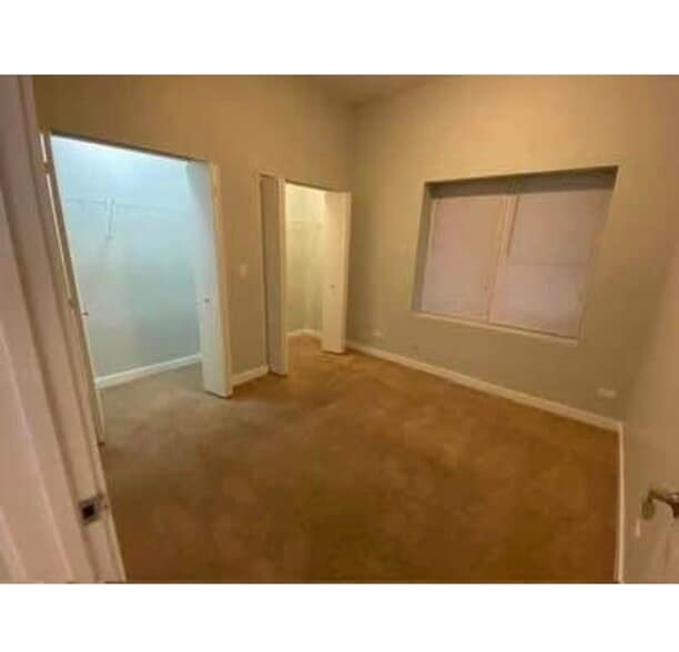 Building Photo - 44 N Paulina St