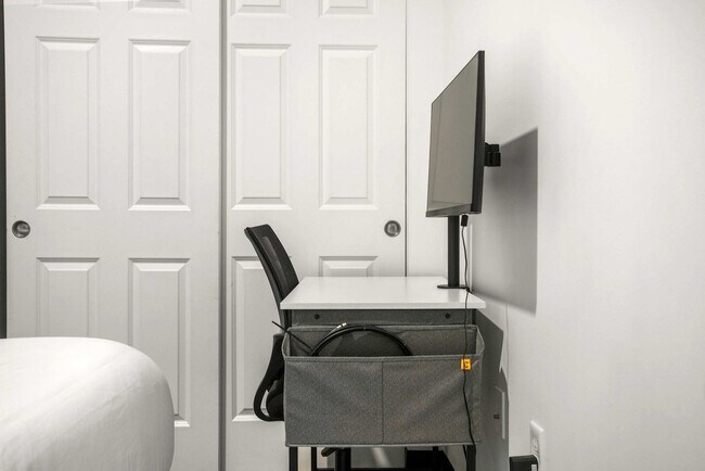 Building Photo - 209 9th St