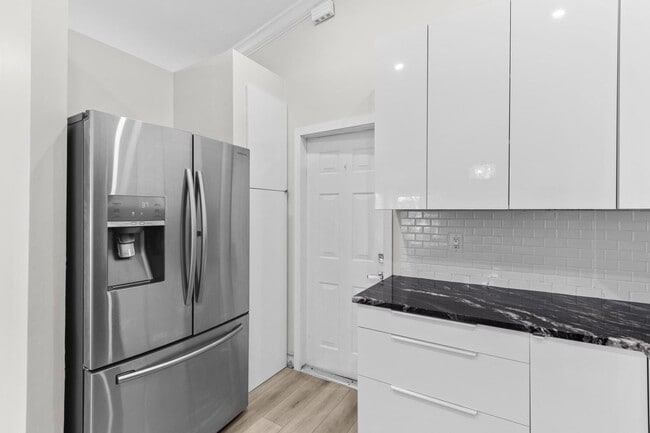 Building Photo - 1425 Majesty Terrace
