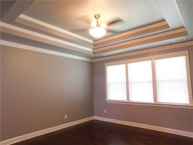 Building Photo - 330 La Perla Dr