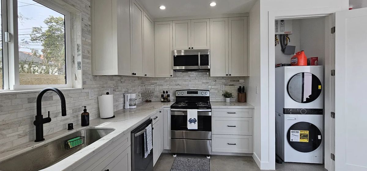 Building Photo - 653 Avenue C