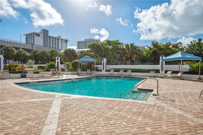 Building Photo - 336 N Birch Rd