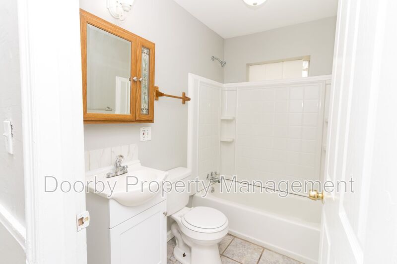 Building Photo - 278 Hollywood Dr