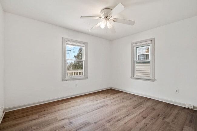 Building Photo - Recently Updated 3 Bedroom Cape Cod Home In Brookline.  Available Immediately.