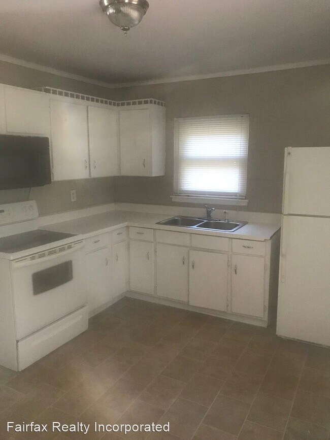 Building Photo - 3 br, 1.5 bath House - 16 Durante Place