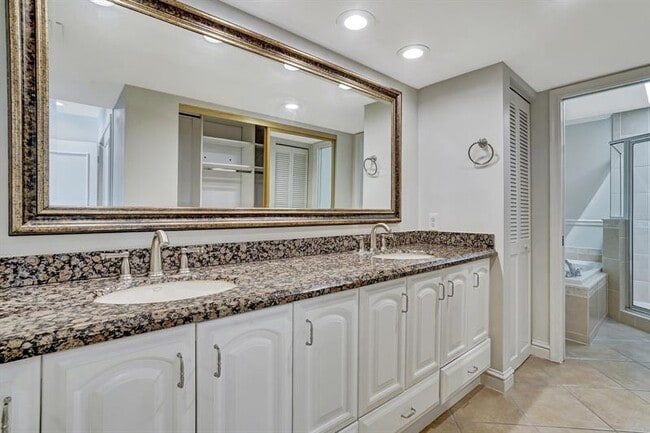 Building Photo - 6012 Glendale Dr